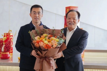 桐乡市委书记于会游到富邦娱乐慰问高层次人才